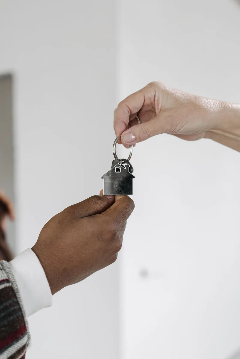 Signing a lease when renting an apartment in Paraguay