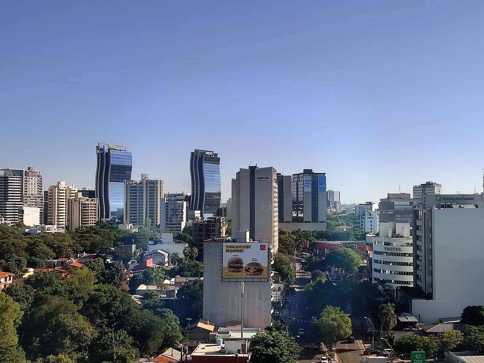 Avenida Aviadores del Chaco in Asunción, the business district where investors weigh the Investor Pass against standard residency