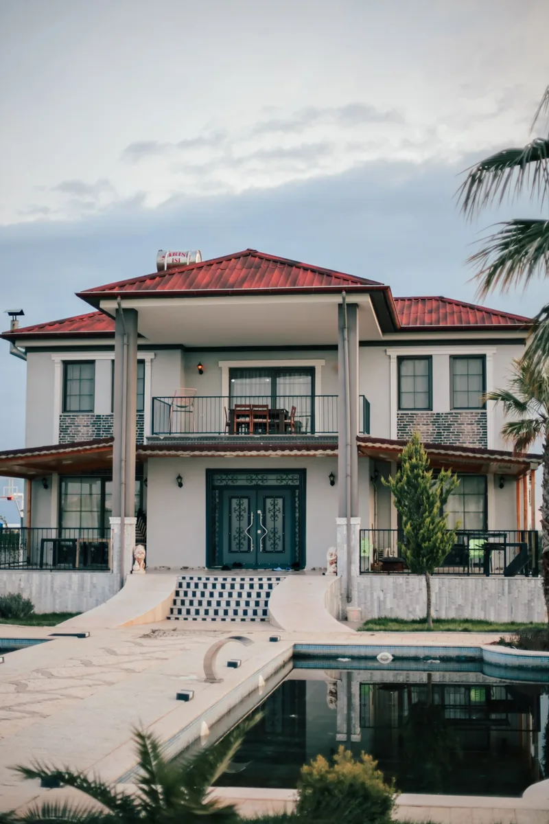 A private villa with a pool in Los Laureles, Asunción