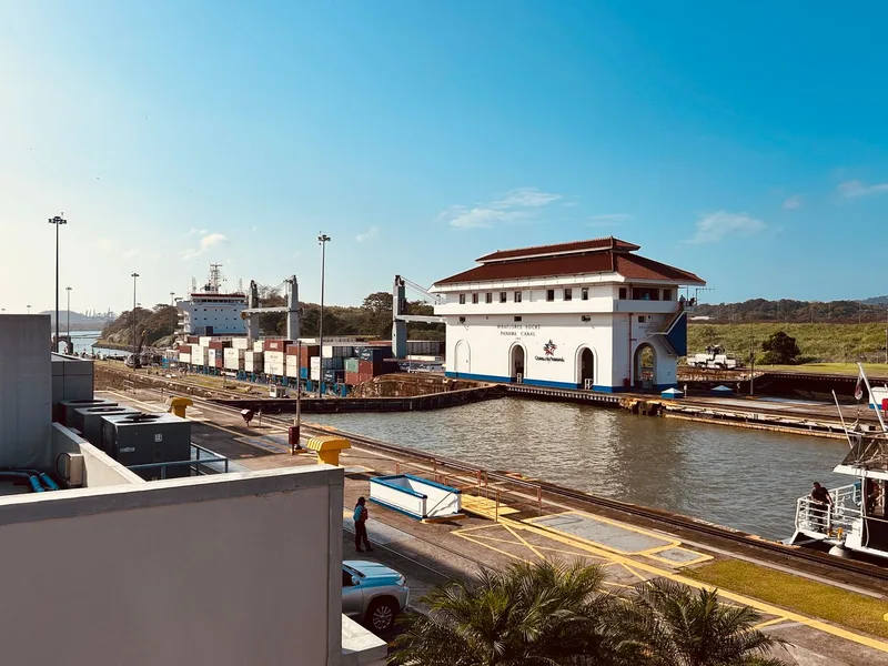 The Panama Canal, weighed in a Paraguay vs Panama comparison