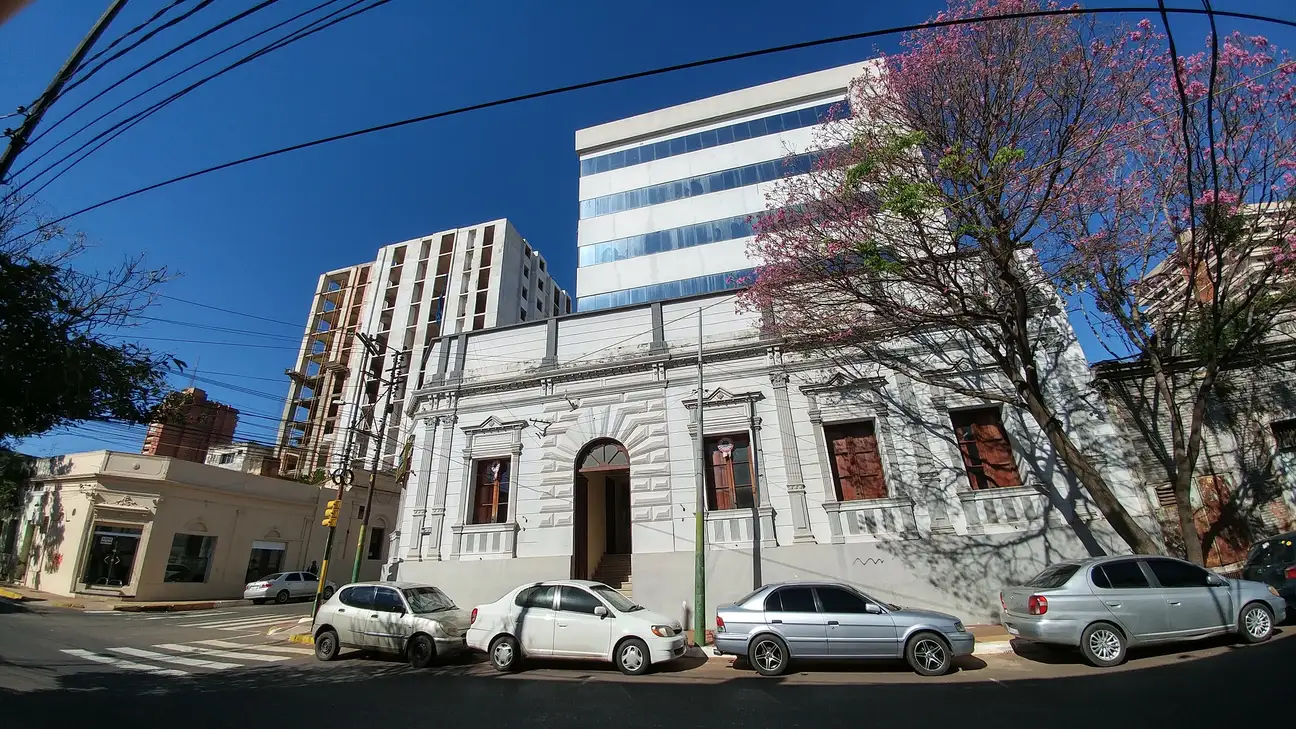 A public institution building in central Asunción, where Paraguay permanent residency paperwork is filed in person