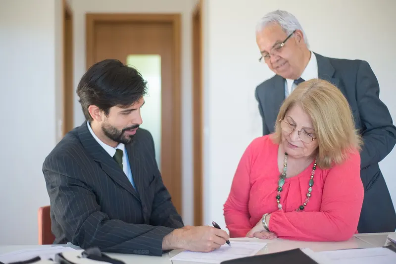 Signing registration documents for company formation in Paraguay